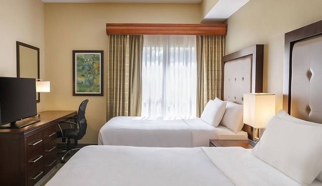 A Place You'll Surely Enjoy! Full Kitchen, Free Breakfast, Outdoor Pool!