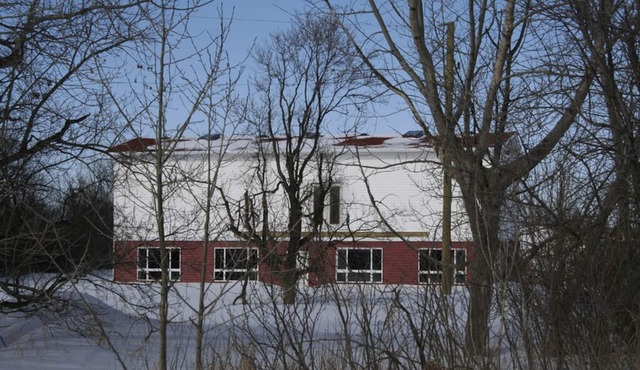 Acreage east of Calgary close to De Havilland Field