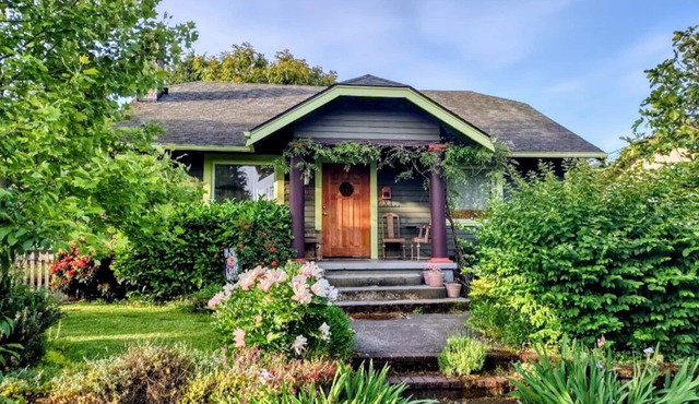 Adorable Alberta Arts Bungalow