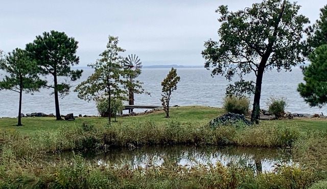 ADULT ONLY! Magnificent Waterfront Cottage on 5 Acres