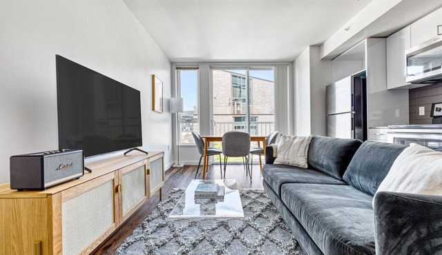 Airy Bellevue Studio w/Gym, W/D, near Spring District, by Blueground