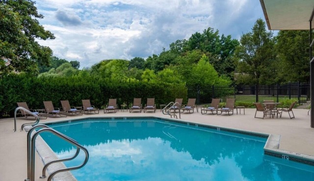 Alexandria's Hidden Gem! 2 Relaxing Units, Pets Allowed, Indoor and Outdoor Pool