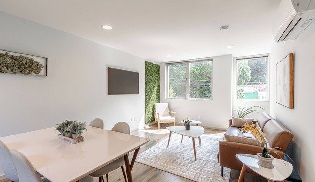 Alki Home w Parking, Fast WiFi, Steps to the Beach