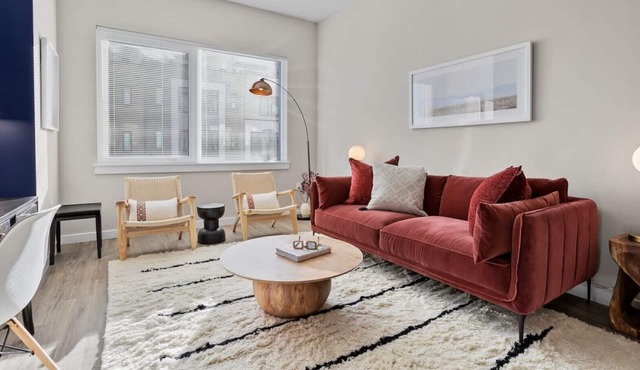 ⚜Amazing 3-Bdrm Apt⚜King Beds⚜Free Parking⚜