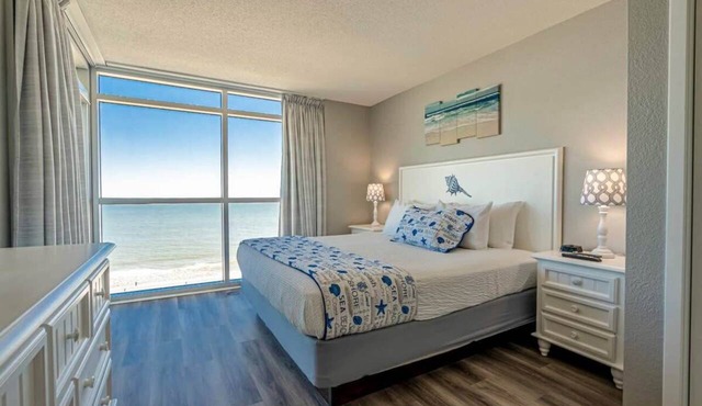 AMAZING OCEAN VIEWS, Remodeled, Bay View 803!