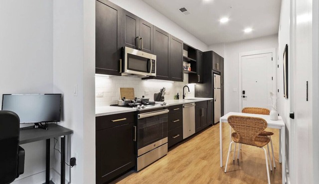 Amazing Studio |Near Beach & Downtown | Pool & Gym
