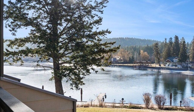 Amazing WATERFRONT GETAWAY with Views of Gorgeous Flathead Lake