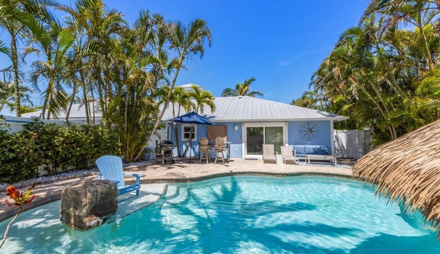 Anna Maria Island! All New Remodeled Private Heated Pool + Walk to the Beach! 🌞