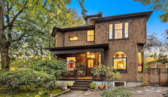 Artistic Victorian Gem in a Trendy neighborhood