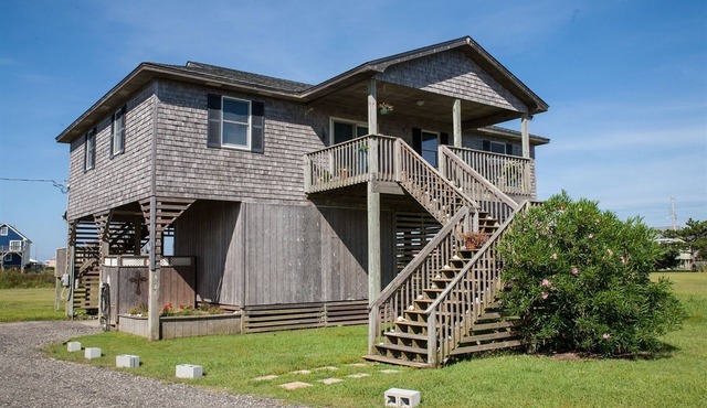 Austin's Pointe is just a short walk to the beach. Ocean and sound views.