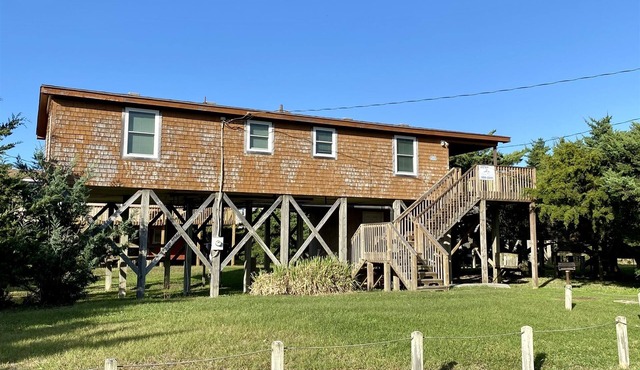 Avon's Calling is Only 5 lots back from the beach in Avon!
