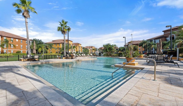 AWESOME 1-bedroom Lakeview condo in charming Sarasota with AC, WiFi,fitness room
