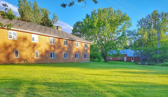 Backcountry Hostel - Private Cottage stays