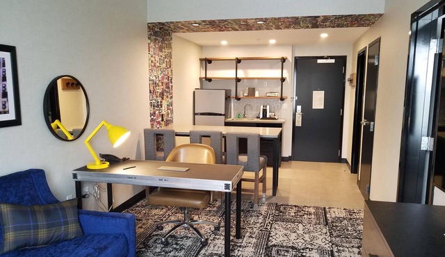 Backstage vibe- Lancaster charm -King Room w/Kitchenette & Separate Seating Area
