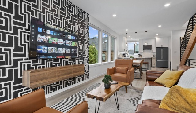 Ballard Hangout - Arcade, Covered deck, Sleeps 10!