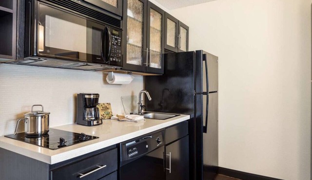 Baltimore Adventure Awaits! Prime Location, Pets Allowed, Fully Kitchen!