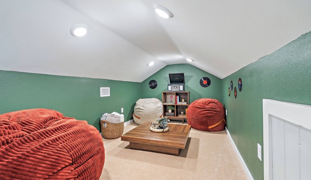Barista’s Loft- 2BR/1BR + loft near beaches, Pinecraft-Amish/Mennonite community