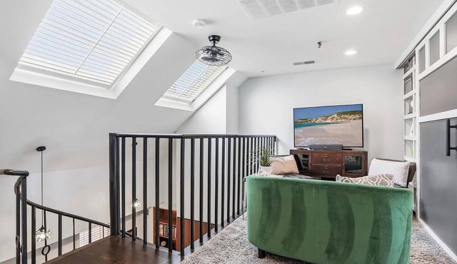 Barrister One - Historic Old Town Alexandria-Two level apartment