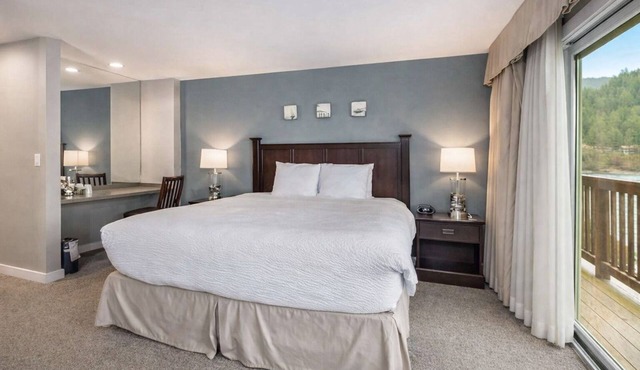 Bayside Waterfront King Ocean Views King Bed Pool