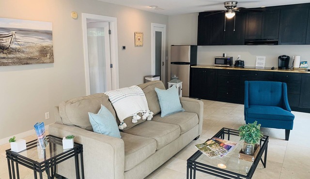 Beach Cove - Walk to Pier, Village, Shops & Restaurants
