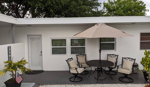 Beach is only one a minute drive. Nicely remodeled condo.