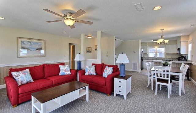 Beach Retreat- Short Walk to Beach- Community Pool & Spa