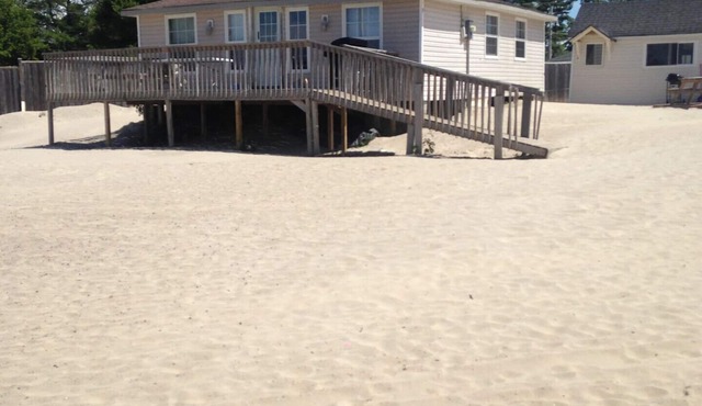 BEACHFRONT COTTAGE IN WASAGA BEACH - SANDPIPER BEACH RESORT - COTTAGE # 7
