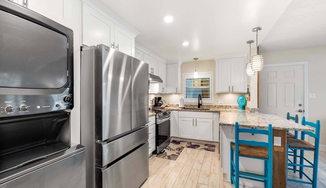Beachfront Paradise- 2BR/2BA condo with pool, beach access, and full kitchen.