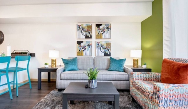 Beacon Ave S 1BR - Balcony + Rooftop Views - Link Rail - Monthly Stays