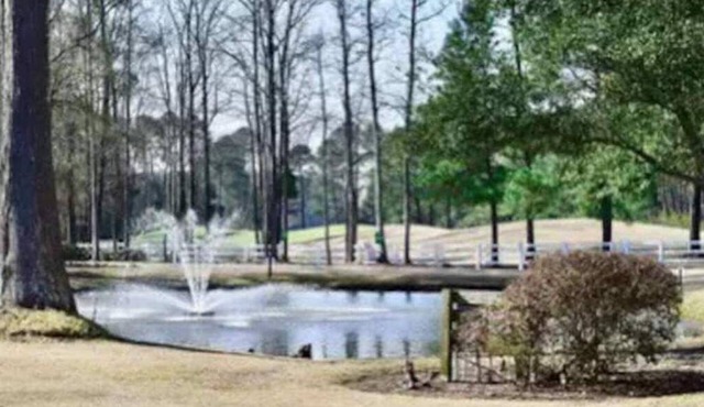 Beautiful 2-bed 2-bath condo on golf course