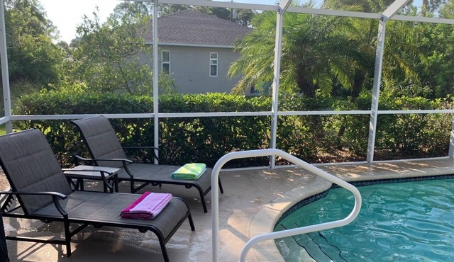 Beautiful 3 Br/2 Bath House w/Private Pool Heated! Close to beaches!