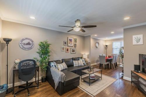 Beautiful 3br 2ba House cozy backyard CozySuites