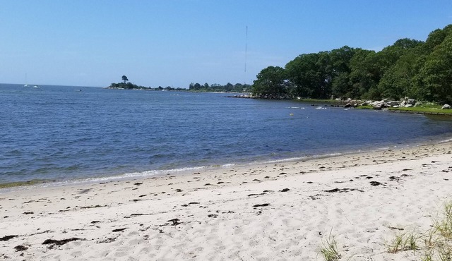 BEAUTIFUL 4 BEDROOM BEACH HOUSE! Central AC! 1 Min walk to Private beach!