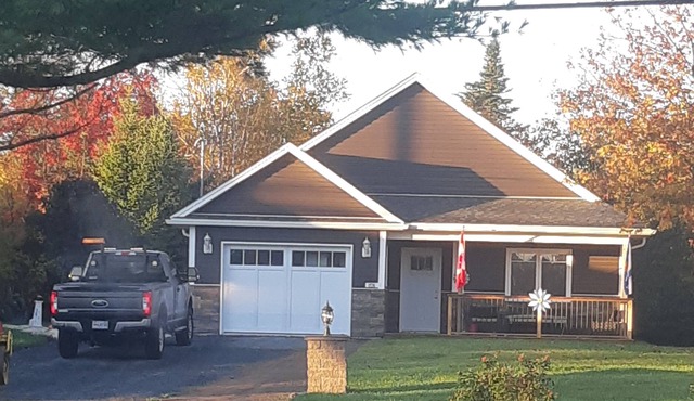 Beautiful Beautiful Home Just Outside Side City ~ 2 Min to Brunello Golf Course