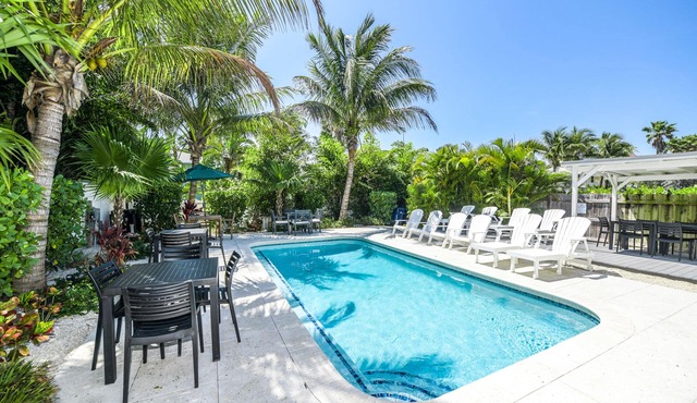 Beautiful Bungalow with Pool and Bay Views!