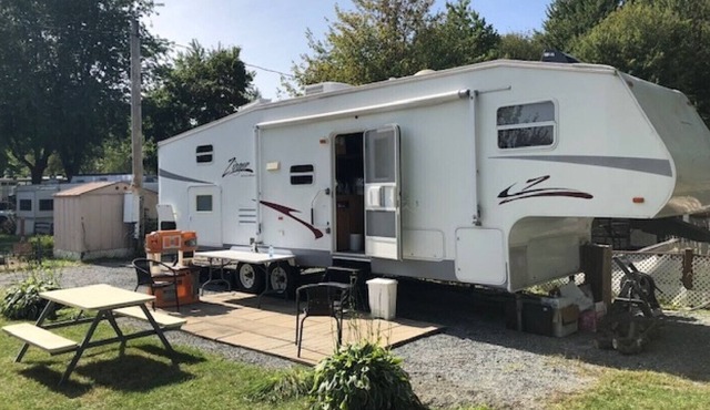 beautiful caravan well maintained with all services