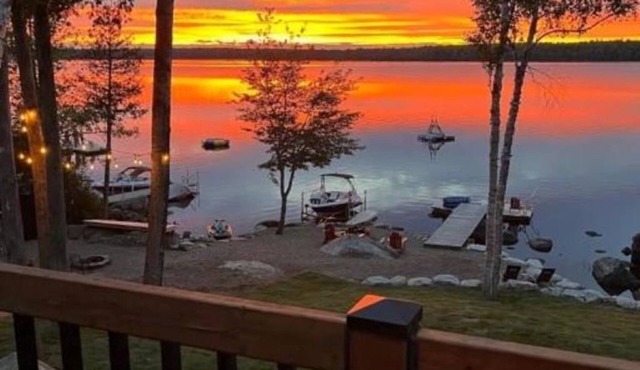 Beautiful Cottage on Lake