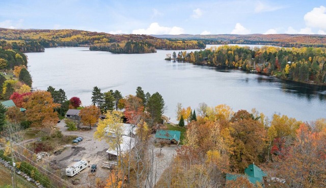 Beautiful Cozy 3 Bedroom Cottage on the Lake