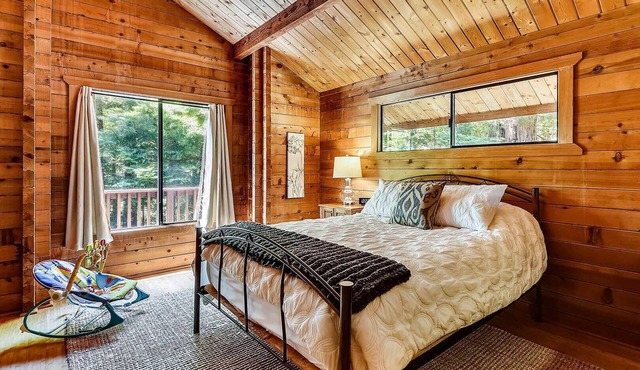 Beautiful Forest Hideaway - Hot Tub, Trees, Views and Privacy