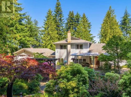 Beautiful home with one acre land for leisure time in Vancouver Island