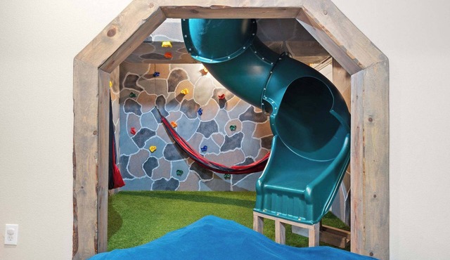 Beautiful LAKEVIEW! BRAND NEW KID CAVE w/Slide!
