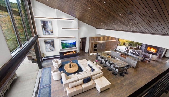 Beautiful long term rental- PARK CITY - Hot tub, theater, golf sim, patio!