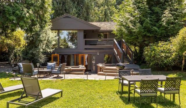 Beautiful Oasis on Lake Washington and Seward Park! Pool and Hottub ⭐️