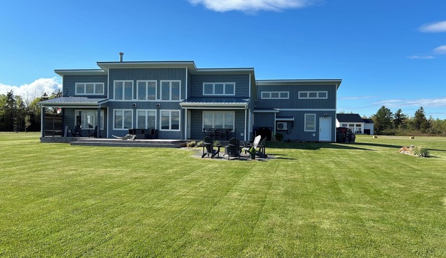 Beautiful ocean front beach house , Hot Tub!