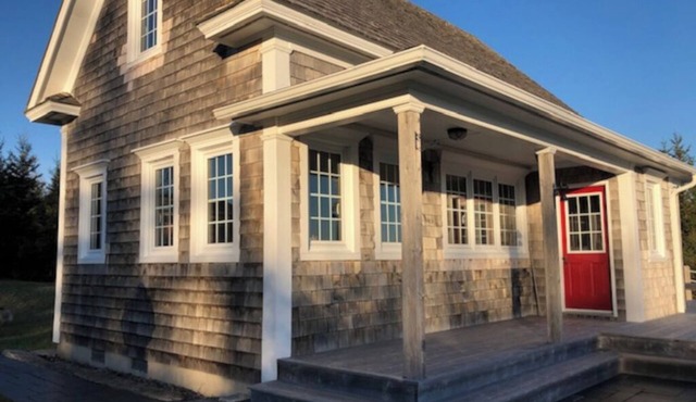 Beautiful oceanfront cottage