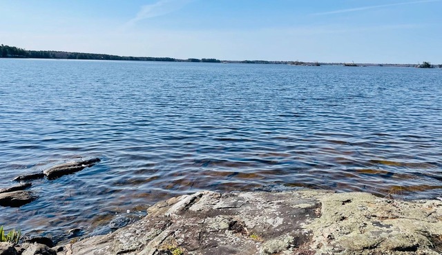 Beautiful private waterfront cottage for rent