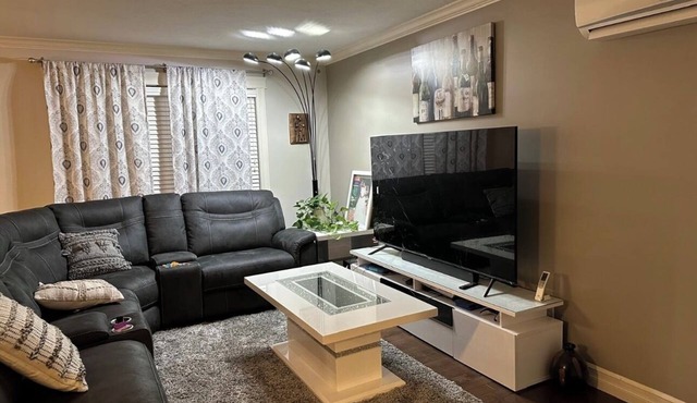 Beautiful, Quiet Family 2 bedroom home in Dieppe 5 minutes drive to the airport
