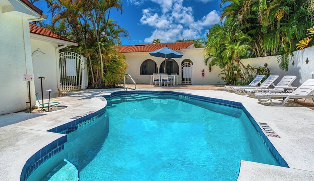 Beautiful Two Bedroom/Two Bath Bianco Sands, Quick Walk to Beach!