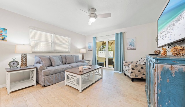 Beautiful Two Bedroom/Two Bath Bianco Sands, Quick Walk to Beach!