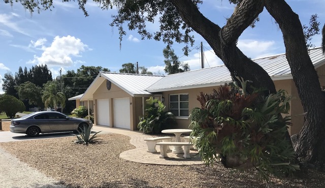 Beautiful Two Bedroom, 1.5 Bath Villa Minutes From Nokomis Beach
